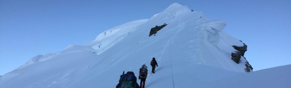 The long summit ridge of Kun.